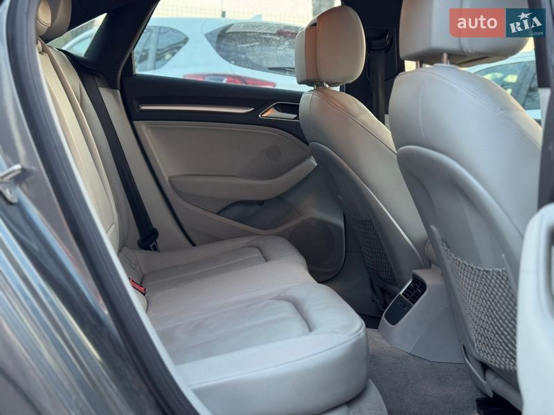 Седан Audi A3 2015 в Львові