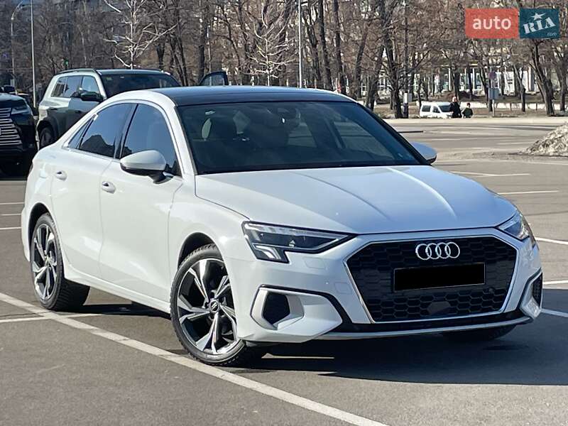 Седан Audi A3 2022 в Киеве