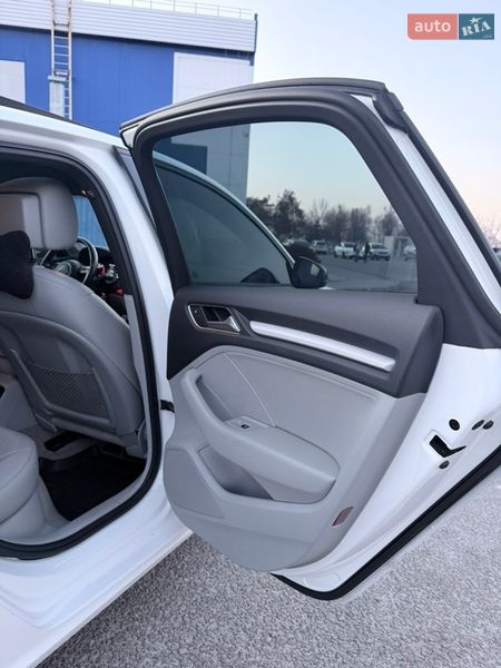 Седан Audi A3 2015 в Днепре