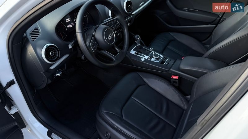 Седан Audi A3 2017 в Луцке