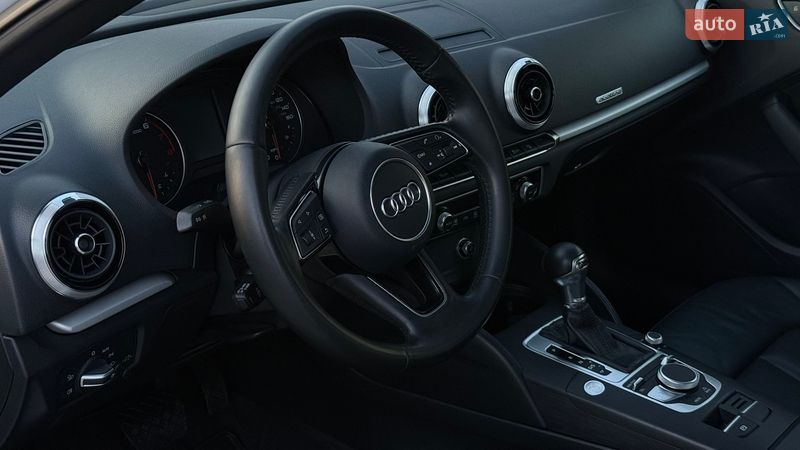 Седан Audi A3 2017 в Луцке