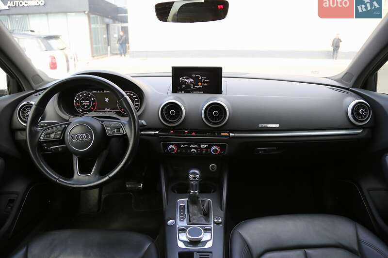 Седан Audi A3 2017 в Киеве