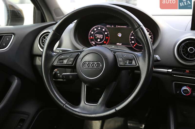 Седан Audi A3 2017 в Киеве