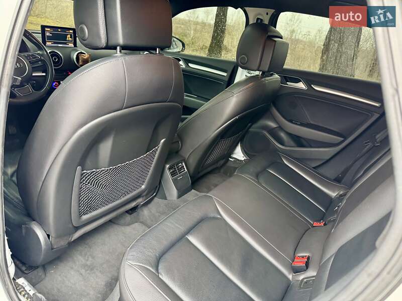 Седан Audi A3 2016 в Киеве