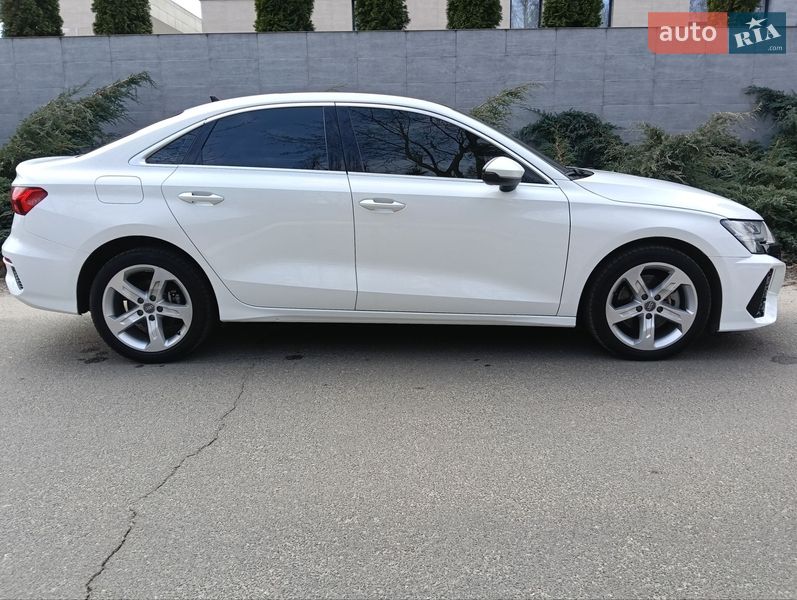 Седан Audi A3 2021 в Гатном