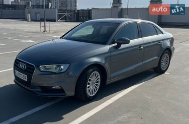 Седан Audi A3 2016 в Киеве