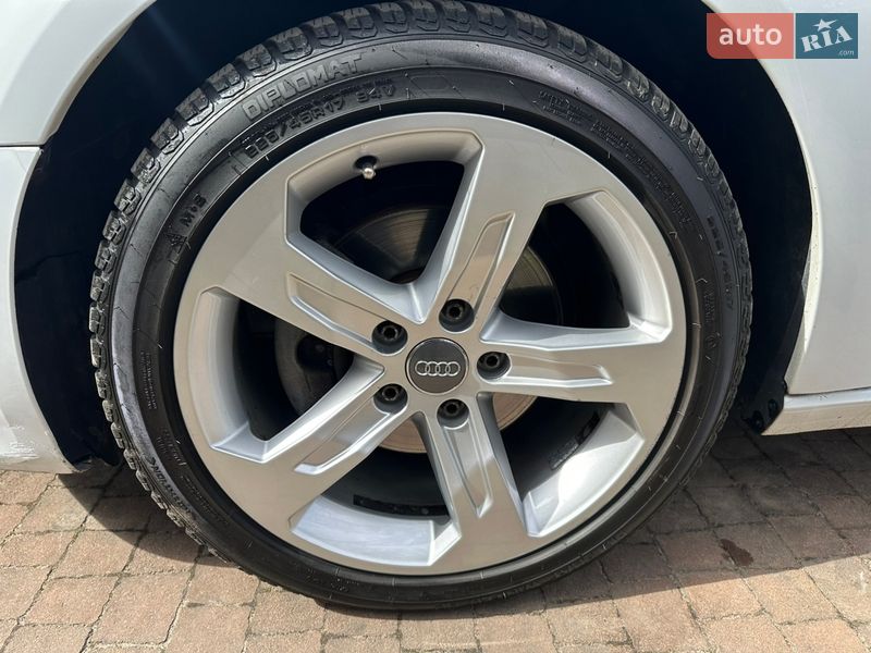 Хэтчбек Audi A3 2015 в Киеве