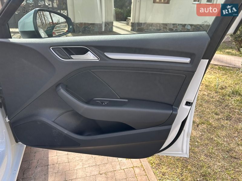 Хэтчбек Audi A3 2015 в Киеве