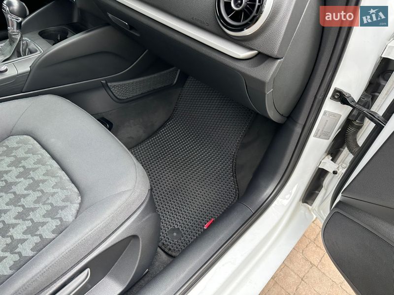 Седан Audi A3 2013 в Киеве