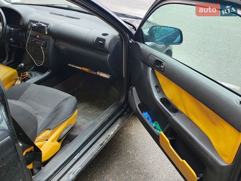 Хэтчбек Audi A3 2000 в Вишневом