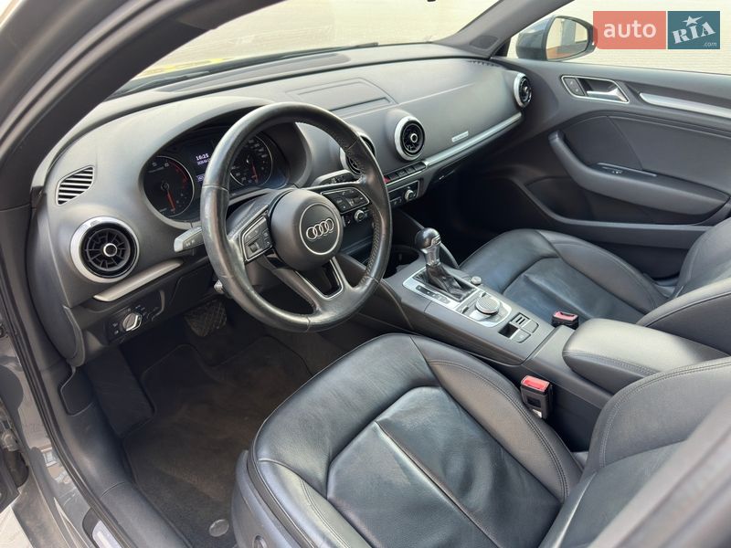 Седан Audi A3 2017 в Киеве