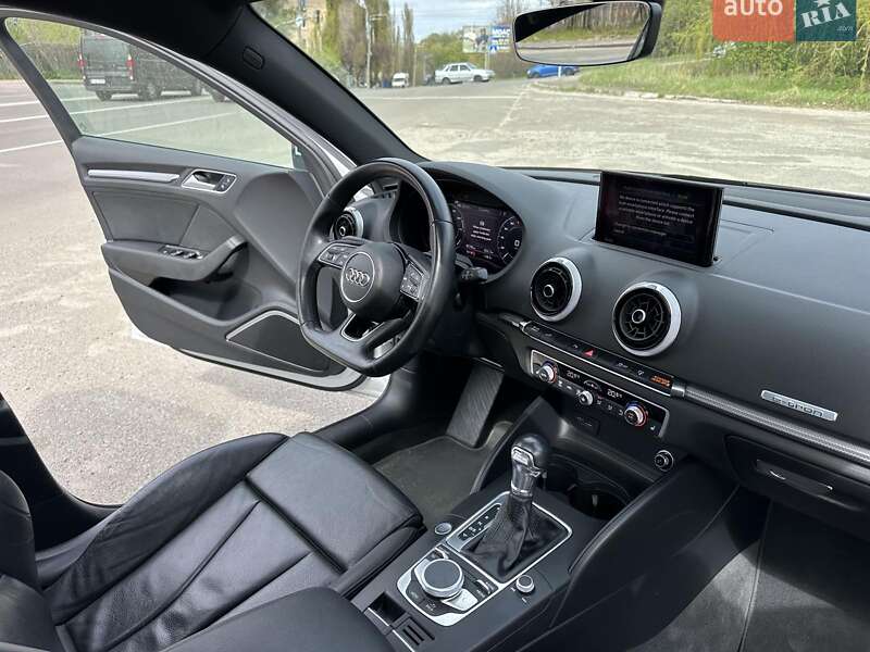 Хэтчбек Audi A3 2016 в Киеве