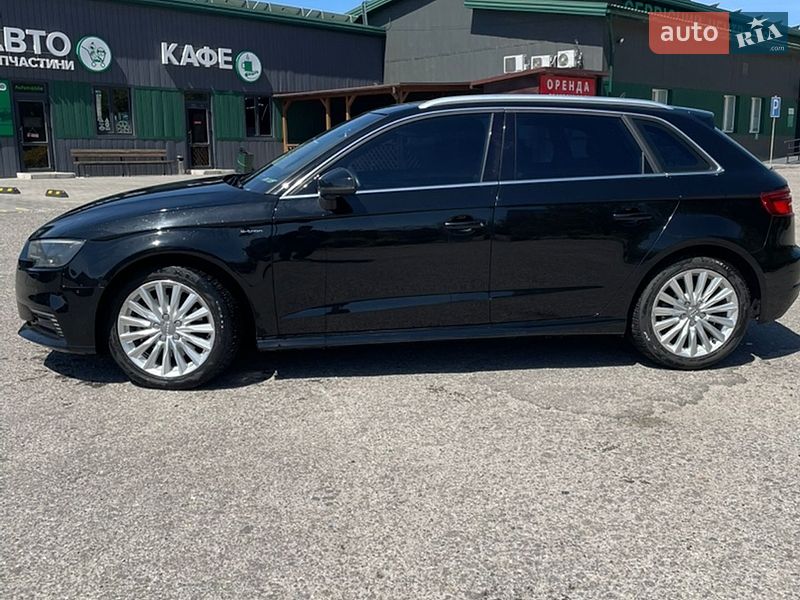 Хэтчбек Audi A3 2017 в Запорожье
