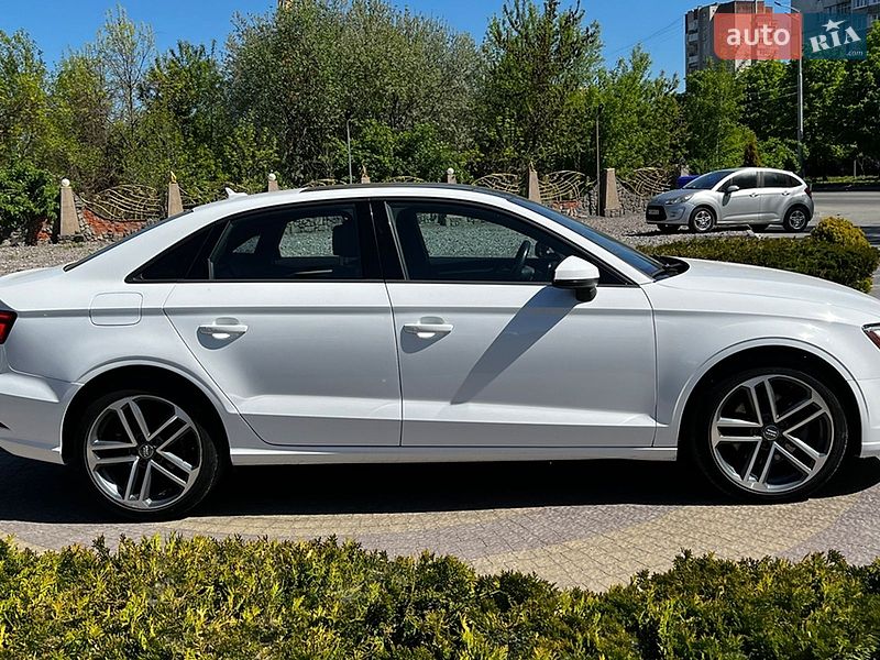 Седан Audi A3 2018 в Львове