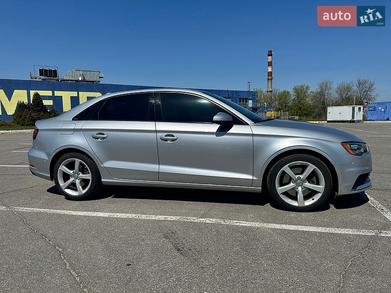 Седан Audi A3 2015 в Дніпрі