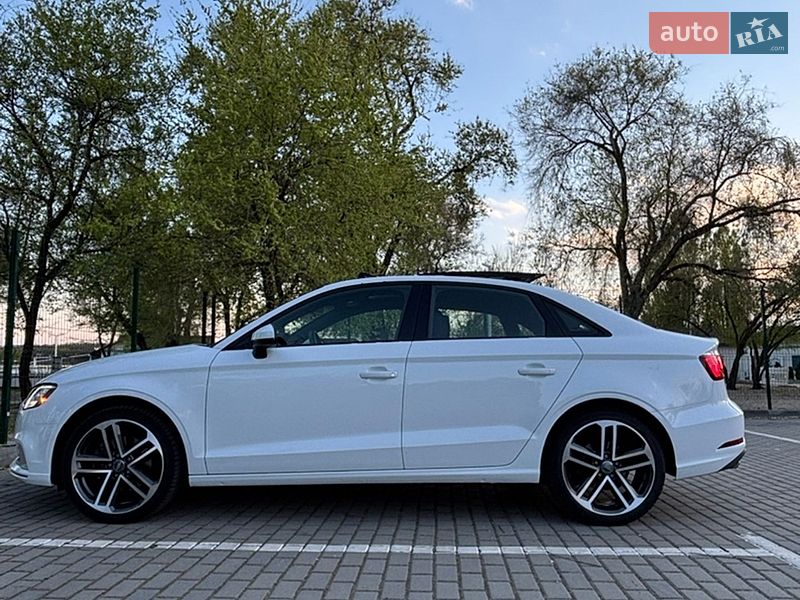 Седан Audi A3 2017 в Запоріжжі