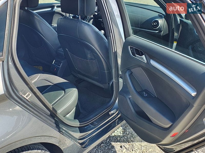 Седан Audi A3 2015 в Ровно