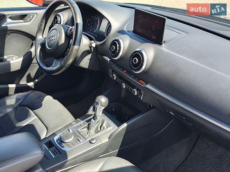 Седан Audi A3 2015 в Ровно