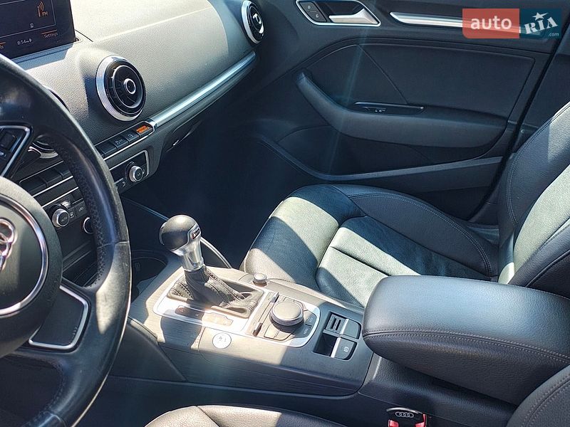 Седан Audi A3 2015 в Ровно