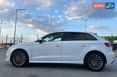 Хетчбек Audi A3 2016 в Чернівцях