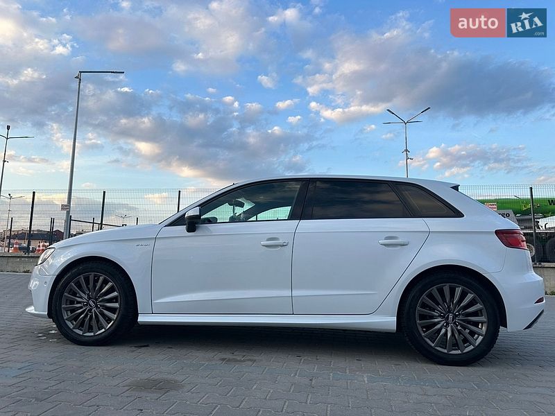 Хетчбек Audi A3 2016 в Чернівцях
