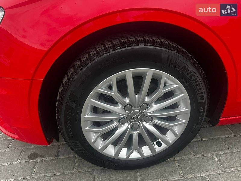 Седан Audi A3 2016 в Киеве