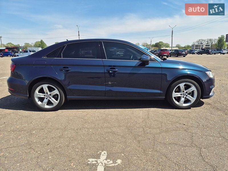 Седан Audi A3 2017 в Киеве