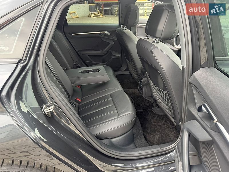 Седан Audi A3 2022 в Чернівцях