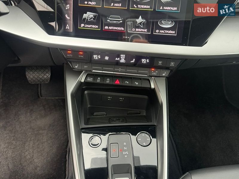 Седан Audi A3 2022 в Чернівцях