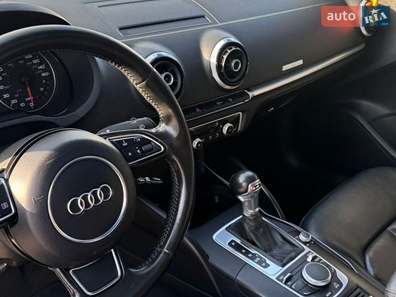 Седан Audi A3 2015 в Николаеве