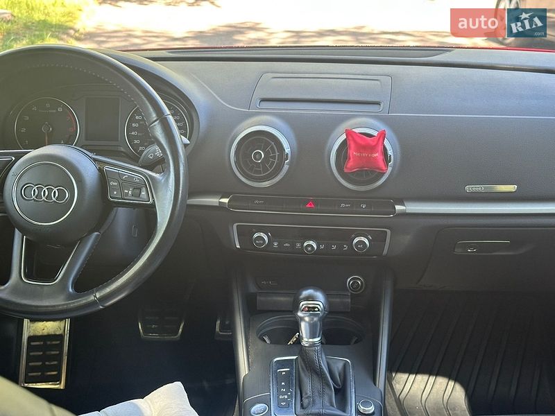 Седан Audi A3 2016 в Ровно