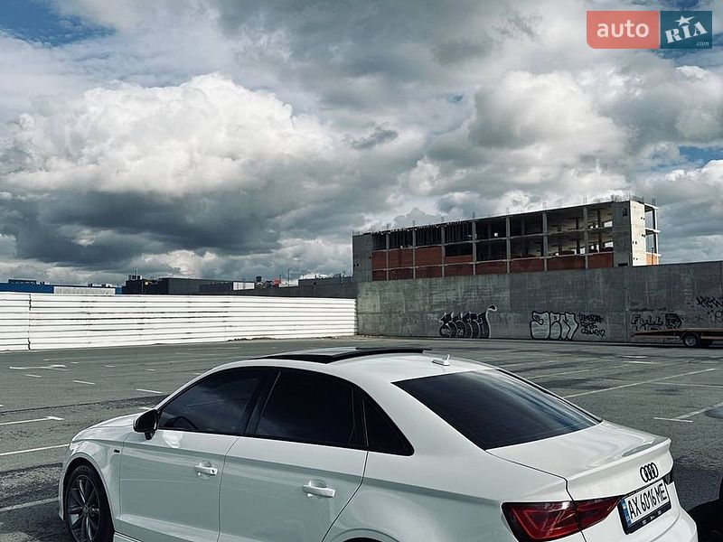 Седан Audi A3 2015 в Львове