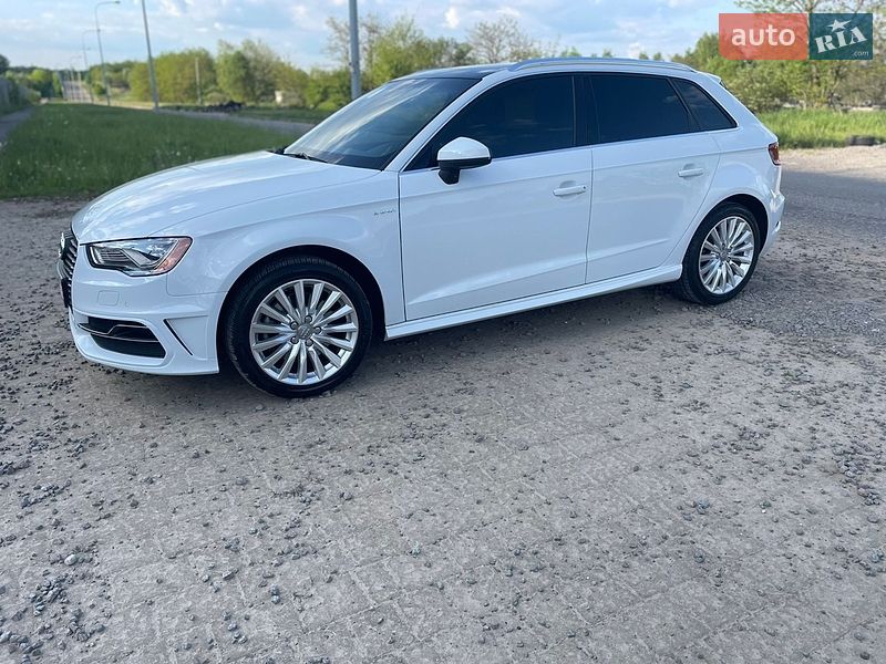Хетчбек Audi A3 2016 в Львові