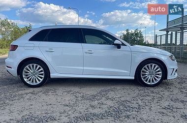 Хетчбек Audi A3 2016 в Львові