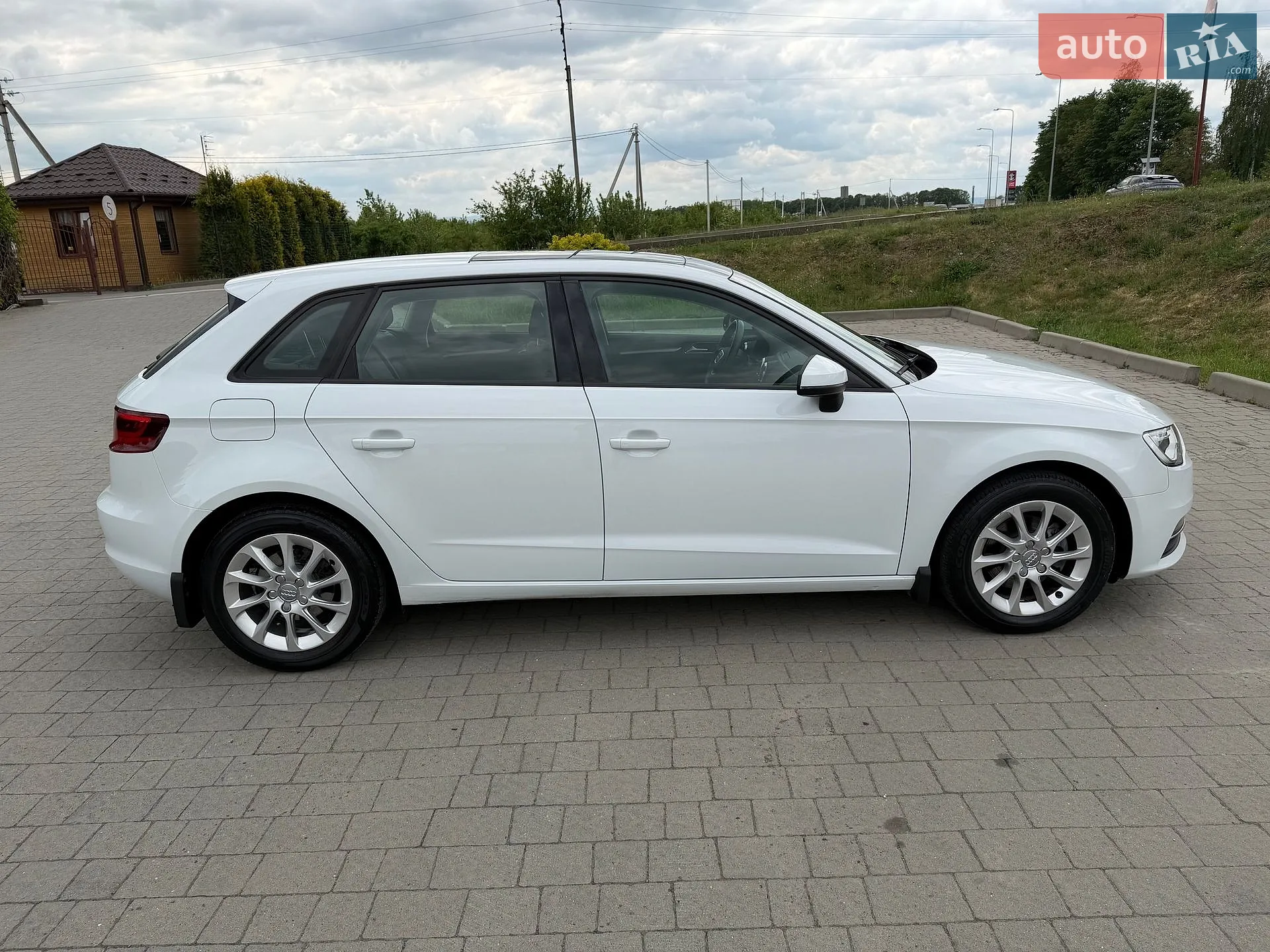 Audi A3 2015 VIN WAUZZZ8V9GA103288 фото оголошення 4 з 12