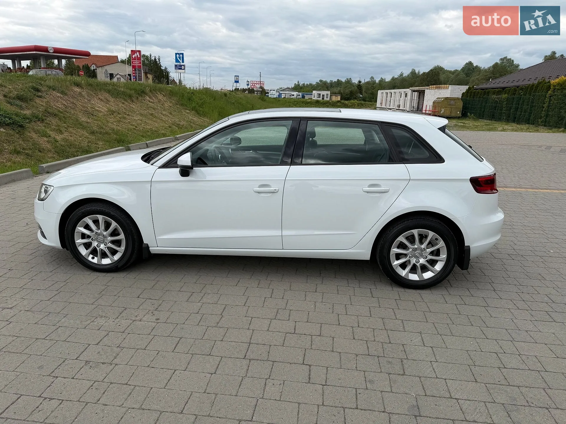 Audi A3 2015 VIN WAUZZZ8V9GA103288 фото оголошення 2 з 12