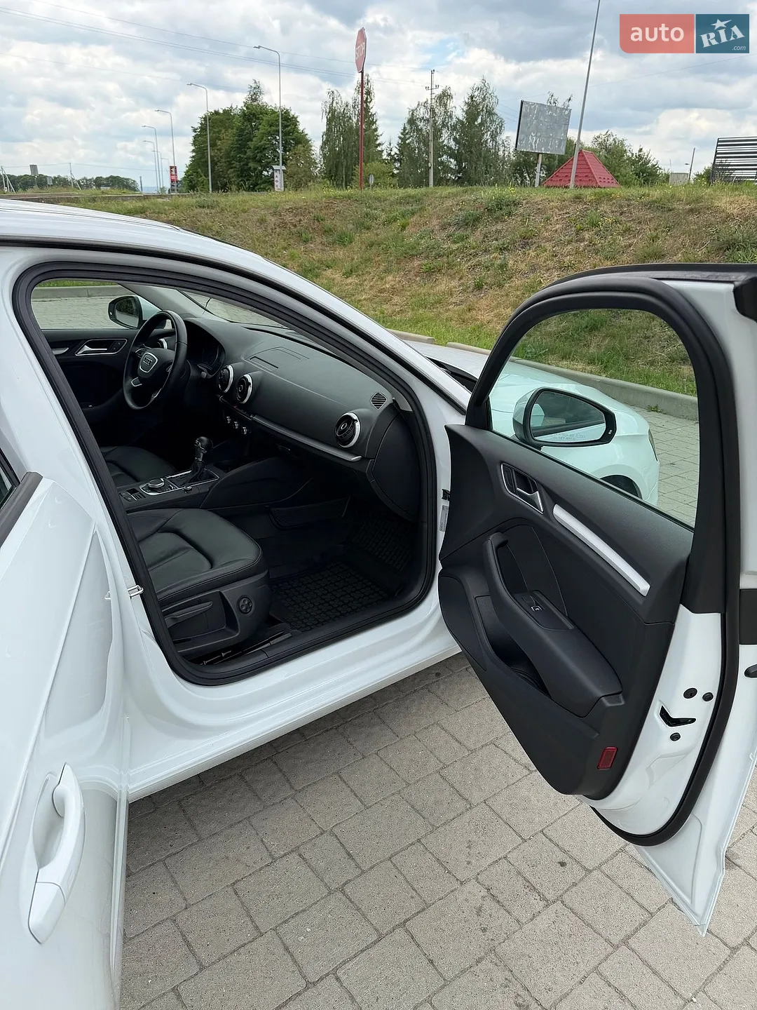 Audi A3 2015 VIN WAUZZZ8V9GA103288 фото оголошення 5 з 12