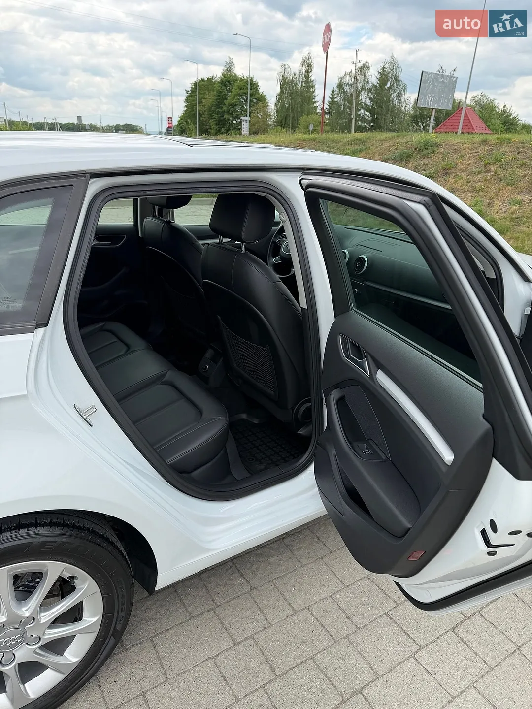 Audi A3 2015 VIN WAUZZZ8V9GA103288 фото оголошення 6 з 12
