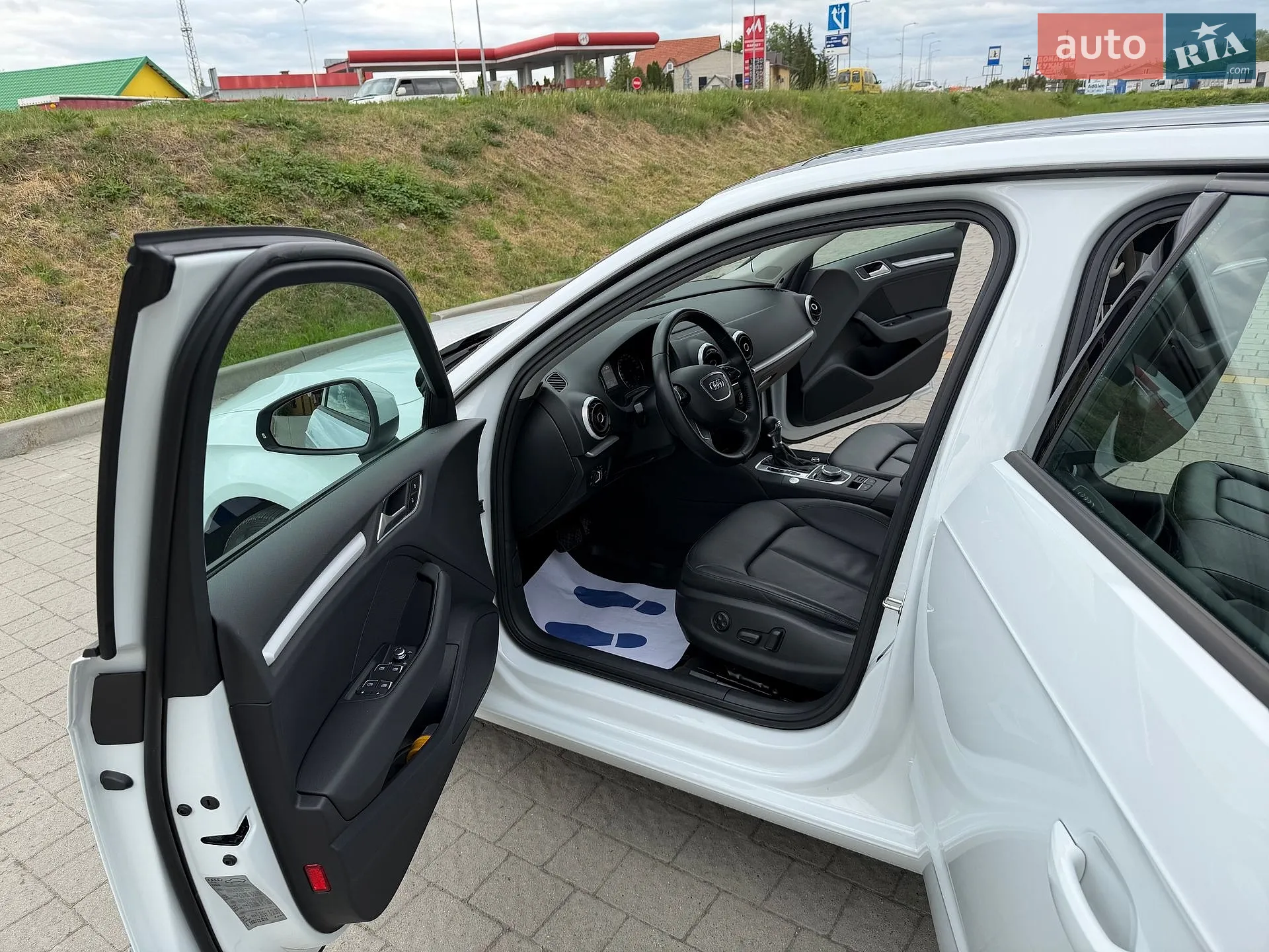 Audi A3 2015 VIN WAUZZZ8V9GA103288 фото оголошення 8 з 12