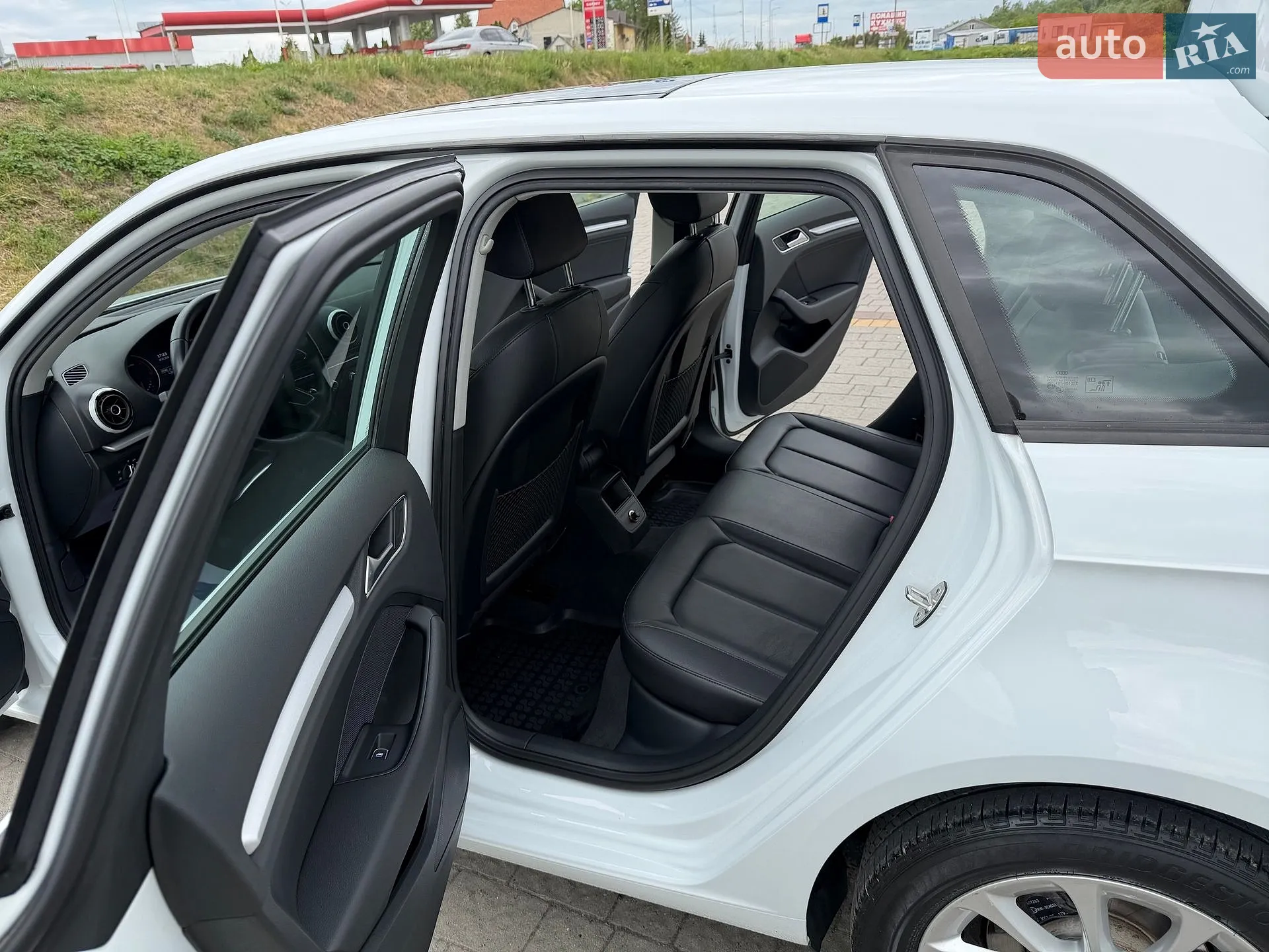 Audi A3 2015 VIN WAUZZZ8V9GA103288 фото оголошення 9 з 12