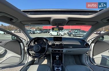 Седан Audi A3 2015 в Ромнах