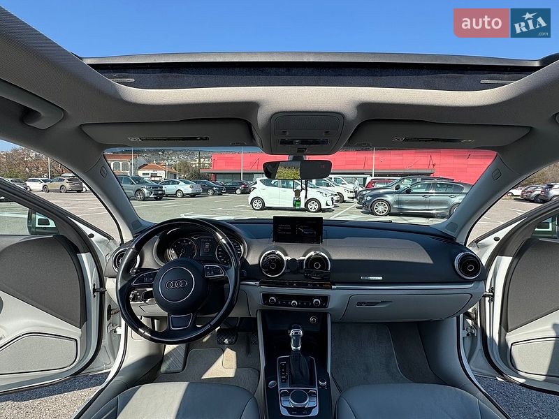 Седан Audi A3 2015 в Ромнах