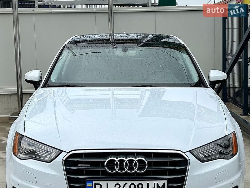 Седан Audi A3 2015 в Ромнах