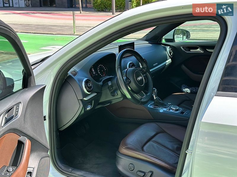 Седан Audi A3 2016 в Киеве
