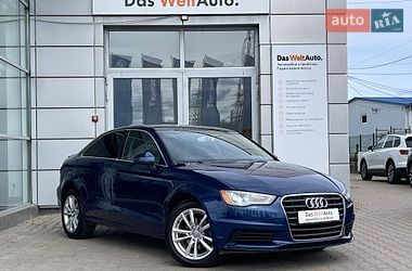Седан Audi A3 2014 в Чернівцях
