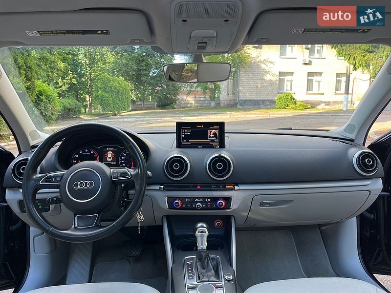 Седан Audi A3 2015 в Смілі
