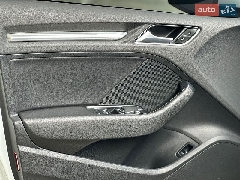Седан Audi A3 2015 в Дрогобыче