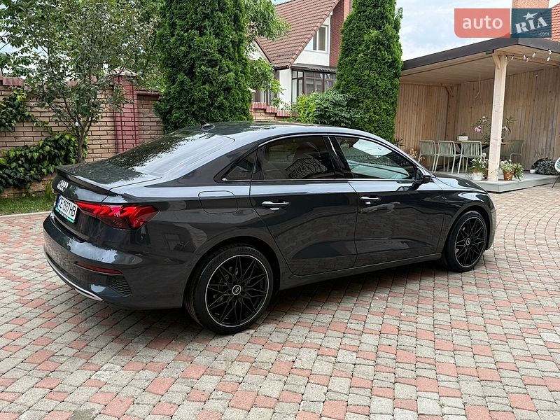Седан Audi A3 2022 в Чернівцях