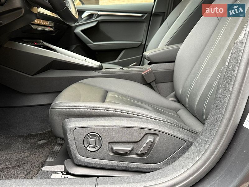 Седан Audi A3 2022 в Чернівцях