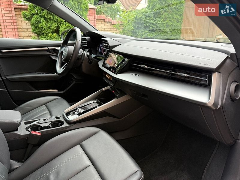 Седан Audi A3 2022 в Чернівцях